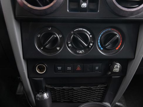 Used 2007 Jeep Wrangler Unlimited Rubicon w/ PWR Convenience Group AWD/4WD image 39