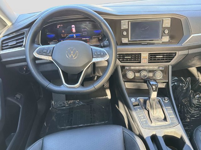Certified 2023 Volkswagen Jetta SE FWD image 14