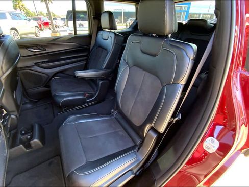 Used 2024 Jeep Grand Cherokee L Altitude image 21