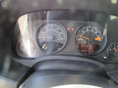 Used 2014 Jeep Patriot Sport image 16