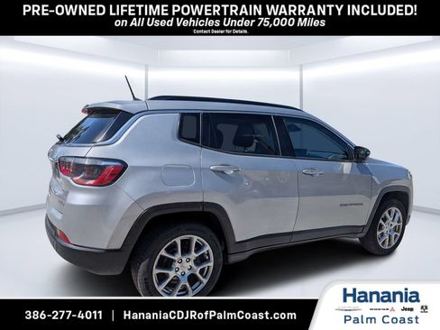 Used 2022 Jeep Compass Latitude w/ Sun and Sound Group AWD/4WD image 3