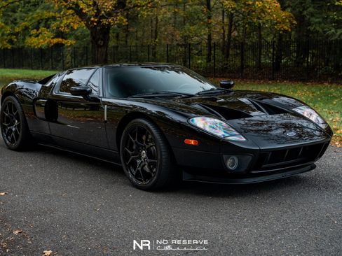 Used 2005 Ford GT image 12