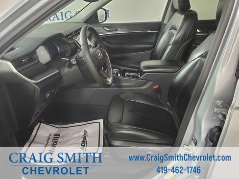 Used 2023 Jeep Grand Cherokee Limited AWD/4WD image 10