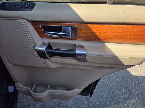 Used 2011 Land Rover LR4 HSE LUX image 16