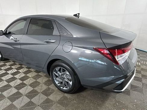 Used 2024 Hyundai Elantra SEL FWD image 5