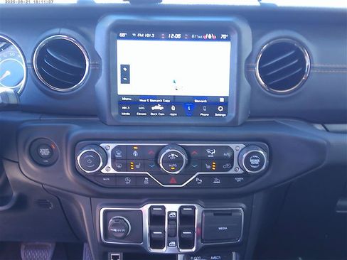 Used 2021 Jeep Gladiator Overland AWD/4WD image 14