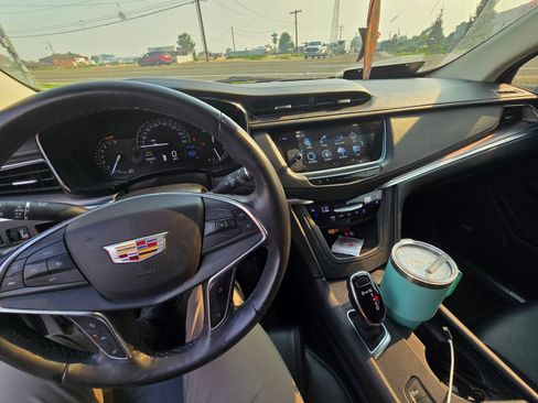 Used 2018 Cadillac XT5 Premium Luxury AWD/4WD image 8