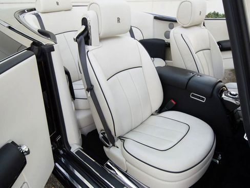 Used 2016 Rolls-Royce Phantom Drophead Coupe image 63