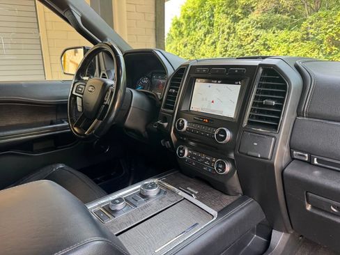 Used 2018 Ford Expedition Limited AWD/4WD image 34