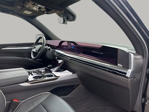 Used 2025 Cadillac Escalade Premium Luxury image 14