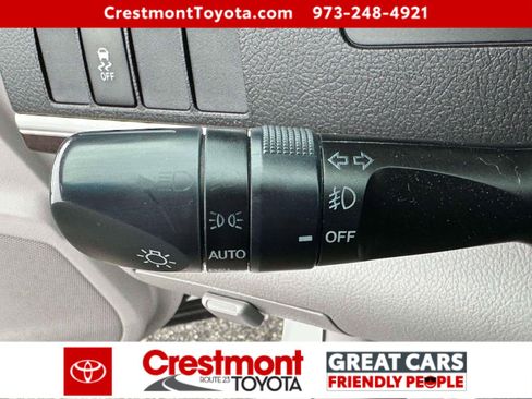 Used 2013 Toyota Camry XLE w/ Leather Pkg image 23