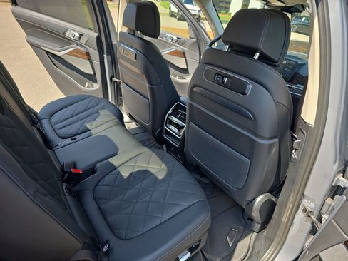 Used 2025 BMW X7 xDrive40i AWD/4WD image 11