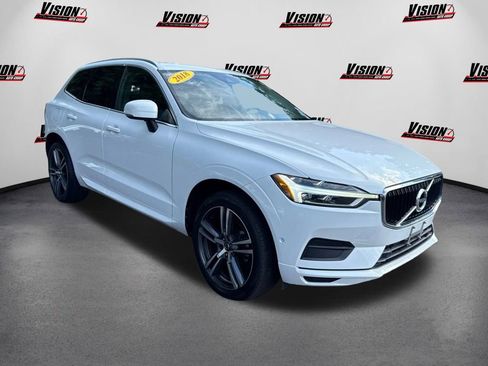 Used 2018 Volvo XC60 T5 Momentum w/ Vision Package image 3