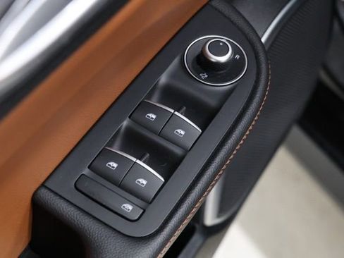 Used 2020 Alfa Romeo Giulia AWD w/ Cold Weather Package image 17
