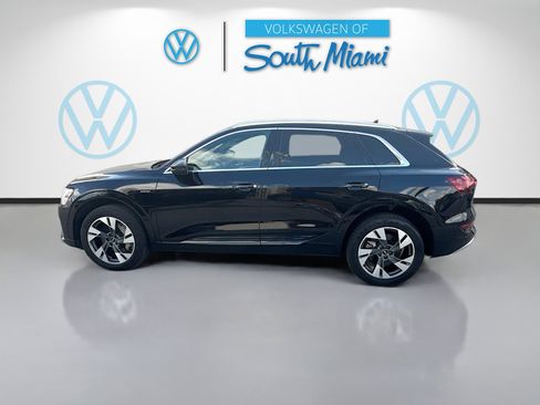 Used 2022 Audi e-tron Premium Plus w/ Premium Plus Package image 4