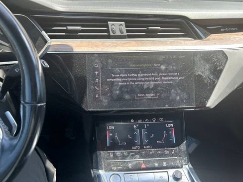 Used 2019 Audi e-tron Prestige w/ Prestige Package AWD/4WD image 21