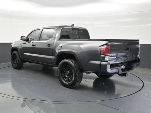 Used 2017 Toyota Tacoma TRD Sport w/ Tow Package RWD image 3