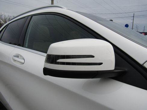 Used 2020 Mercedes-Benz GLA 250 4MATIC w/ Premium Package image 9