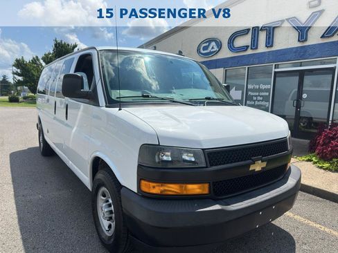 Used 2019 Chevrolet Express 3500 LS RWD image 2