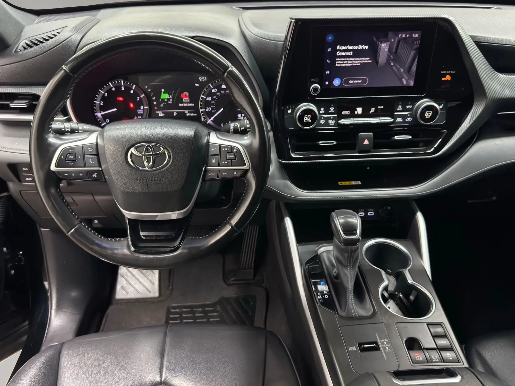 Used 2023 Toyota Highlander XSE FWD image 13