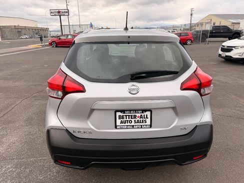 Used 2019 Nissan Kicks SV image 4