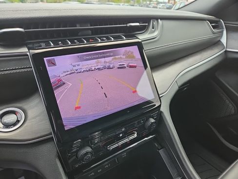 Used 2025 Jeep Grand Cherokee L Limited w/ Black Appearance Package image 32