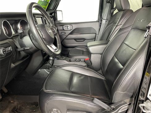Used 2020 Jeep Gladiator Overland image 2