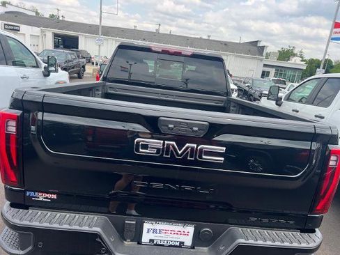 Used 2026 GMC Sierra 3500 Denali w/ LPO, Black Badging Package AWD/4WD image 5