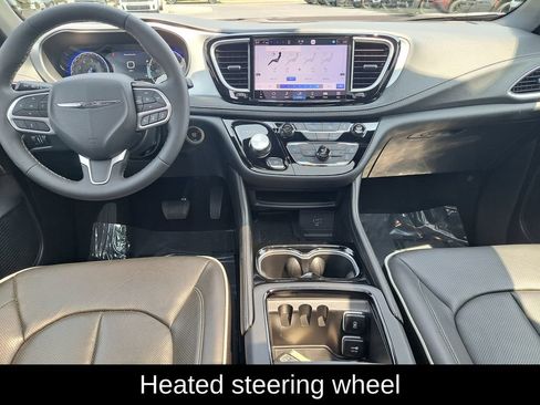 Certified 2026 Chrysler Pacifica Limited FWD image 11