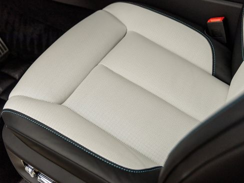 New 2026 Rolls-Royce Cullinan Black Badge image 22