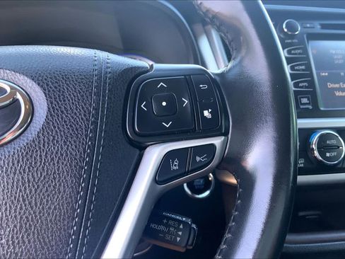 Used 2019 Toyota Highlander Limited AWD/4WD image 25