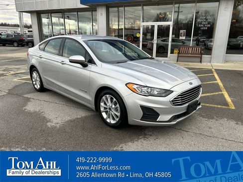 Used 2019 Ford Fusion SE image 1