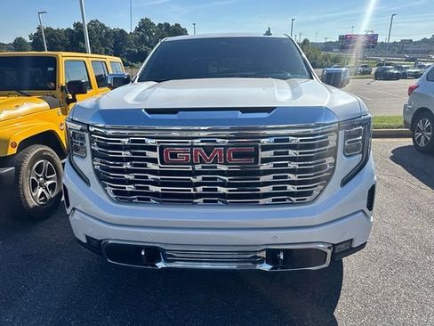 Used 2023 GMC Sierra 1500 Denali w/ Denali Reserve Package AWD/4WD image 2