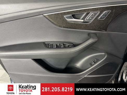 Used 2024 Audi Q8 Prestige w/ Prestige Package image 11