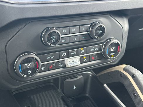 New 2025 Ford Bronco Badlands image 30