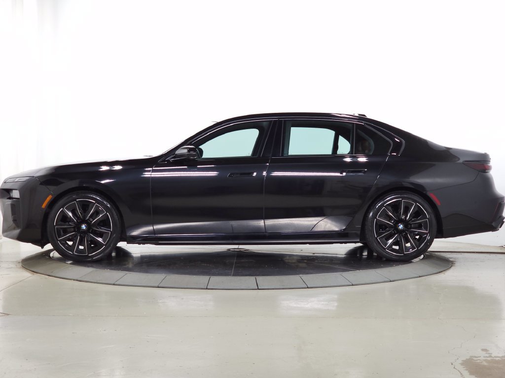Used 2023 BMW 760i xDrive AWD/4WD image 2