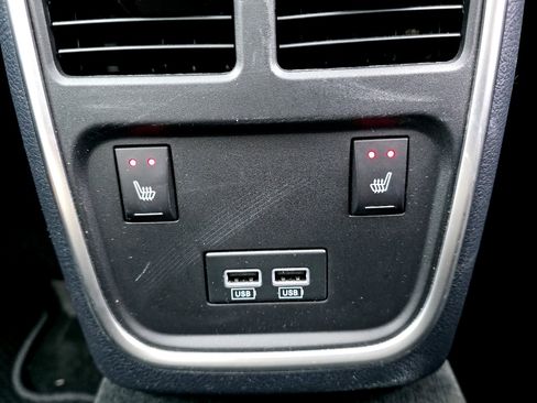 Used 2016 Chrysler 300 C Platinum w/ Safetytec Plus Group image 25