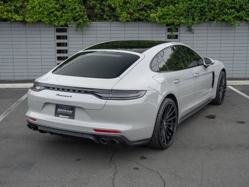 Used 2023 Porsche Panamera 4 Platinum Edition w/ Assistance Package image 3