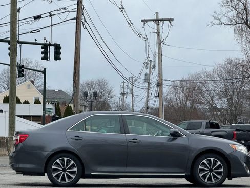 Used 2014 Toyota Camry XLE w/ Leather Package image 8