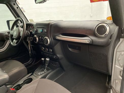 Used 2018 Jeep Wrangler Unlimited Sahara image 23