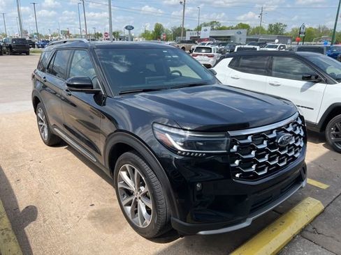 Used 2025 Ford Explorer Platinum w/ Ultimate Package image 2