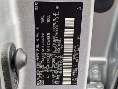 Used 2023 Toyota Highlander XLE image 27