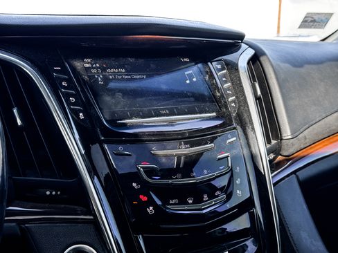 Used 2018 Cadillac Escalade ESV Luxury image 14