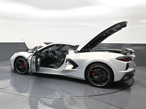 Used 2023 Chevrolet Corvette Stingray Coupe w/ Z51 Performance Package RWD image 31