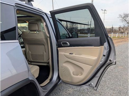 Used 2019 Jeep Grand Cherokee Limited image 12