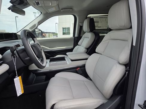New 2026 Lincoln Navigator Premiere AWD/4WD image 10