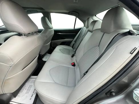 Used 2021 Toyota Camry SE w/ Convenience Package FWD image 14