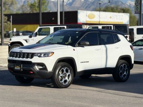 Used 2022 Jeep Compass Trailhawk w/ Trailhawk Convenience Group AWD/4WD image 3