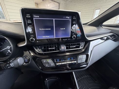 Used 2019 Toyota C-HR XLE image 17