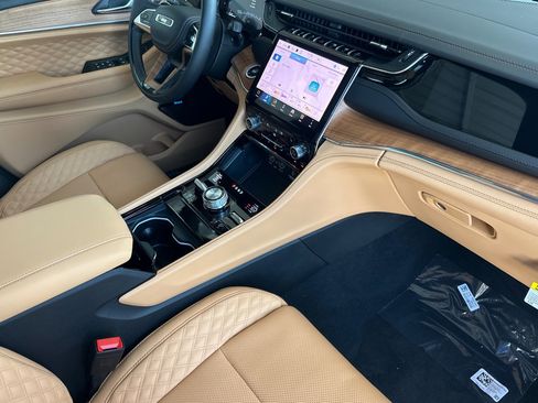 Used 2025 Jeep Grand Cherokee L Summit image 17